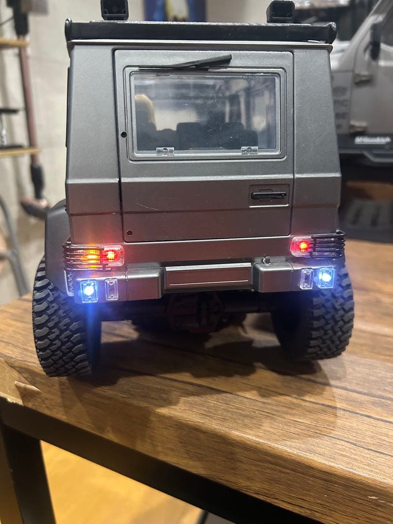 LEDライト付きRCカー