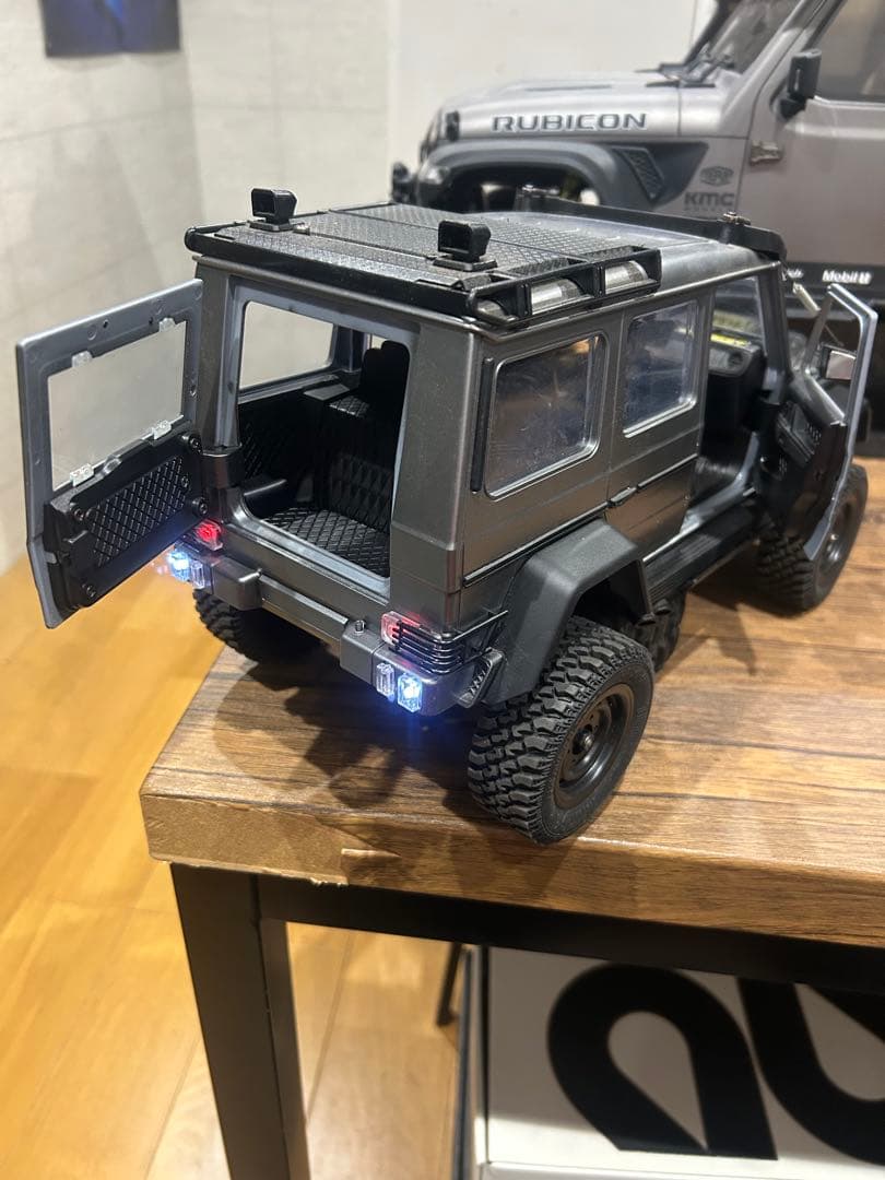 LEDライト付きRCカー