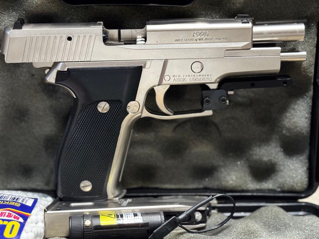 タナカ製 W.A. シグザウエルP226 ALLシルバーモデル DOSKOCIL