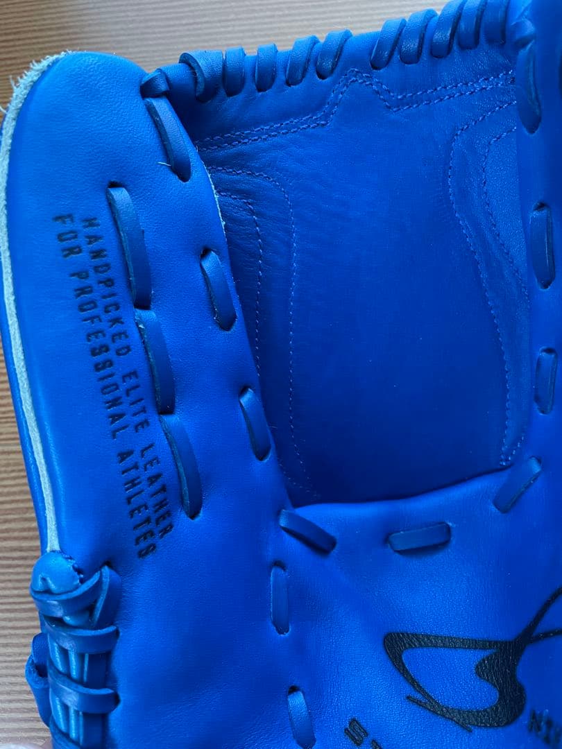 NIKE 軟式用グローブ　岩隈モデル