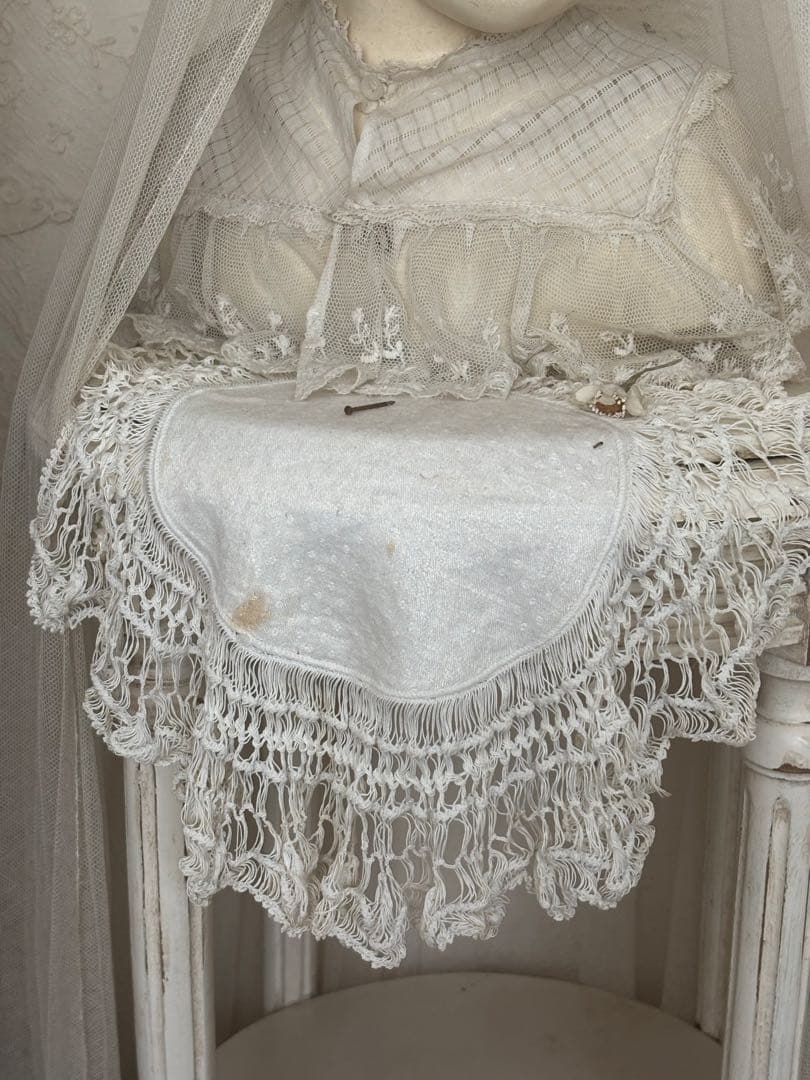 フランスアンティーク　ドイリー　エクリュ　複雑編み目のフリル　アンティークレース