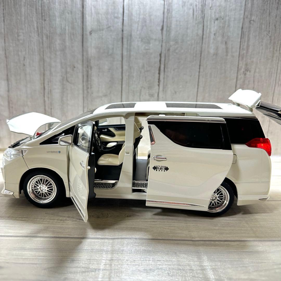1/18 トヨタ アルファード ホワイト 電動ドア付き　ダイキャスト　ミニカー
