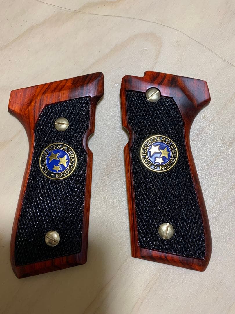 レア物　新品ベレッタ m9用サムライエッジ風木製グリップ　メタリオン金属製