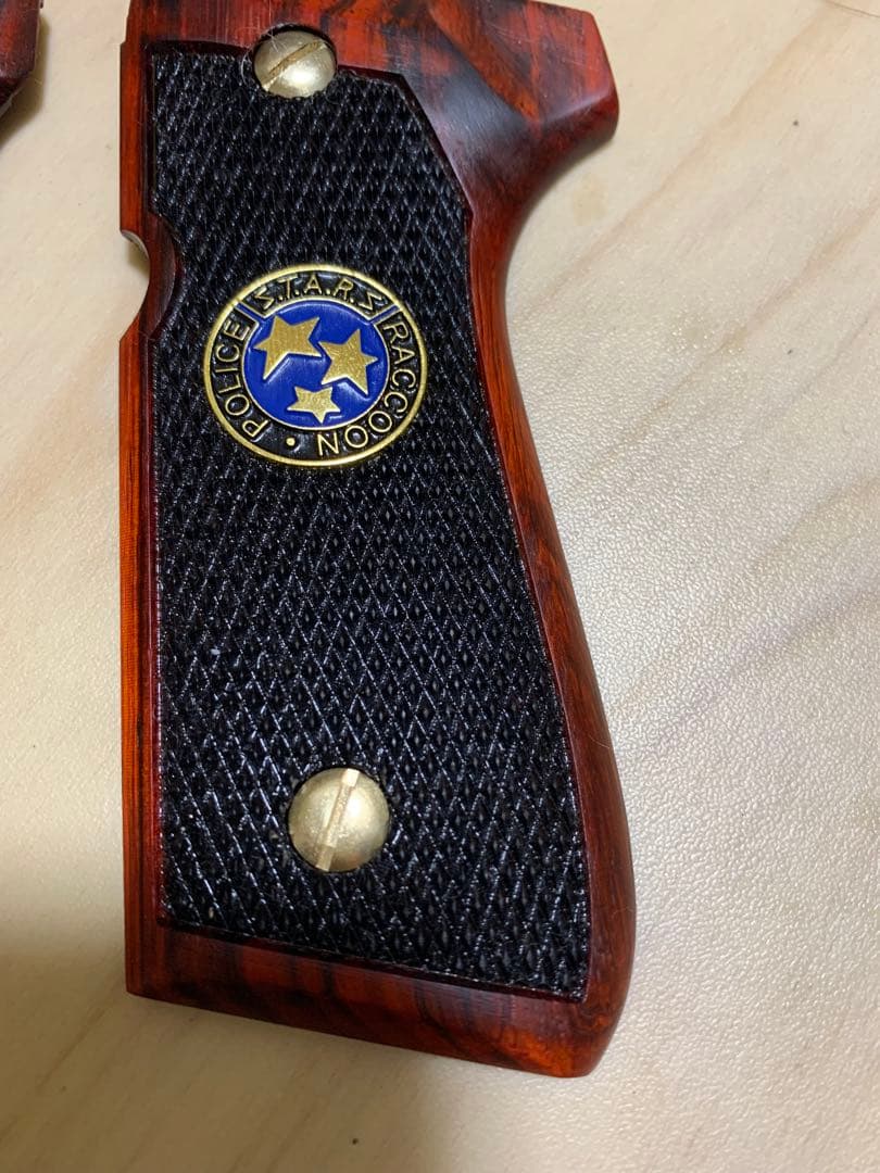 レア物　新品ベレッタ m9用サムライエッジ風木製グリップ　メタリオン金属製