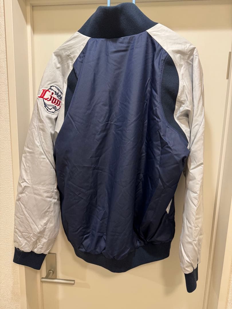 西武ライオンズ　NIKE ジャケット　Lサイズ　新品