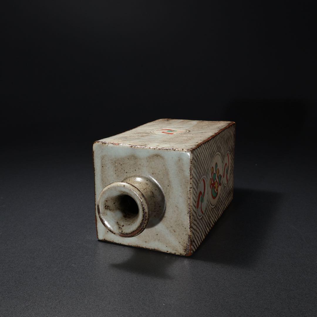 人間国宝　島岡達三　象嵌赤絵方壺　縄文象嵌　角瓶　共箱　R1463K3