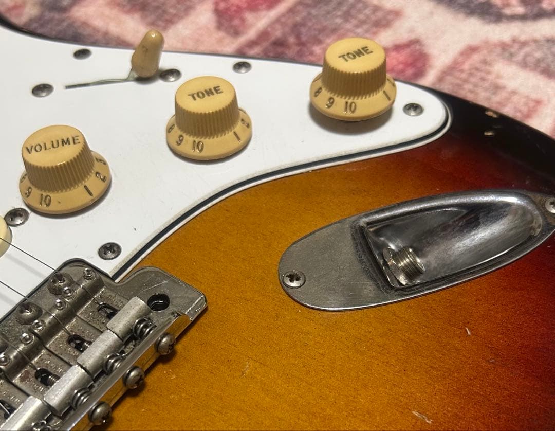 Fender by Squier JVシリアル 1982年製　ストラキャスター