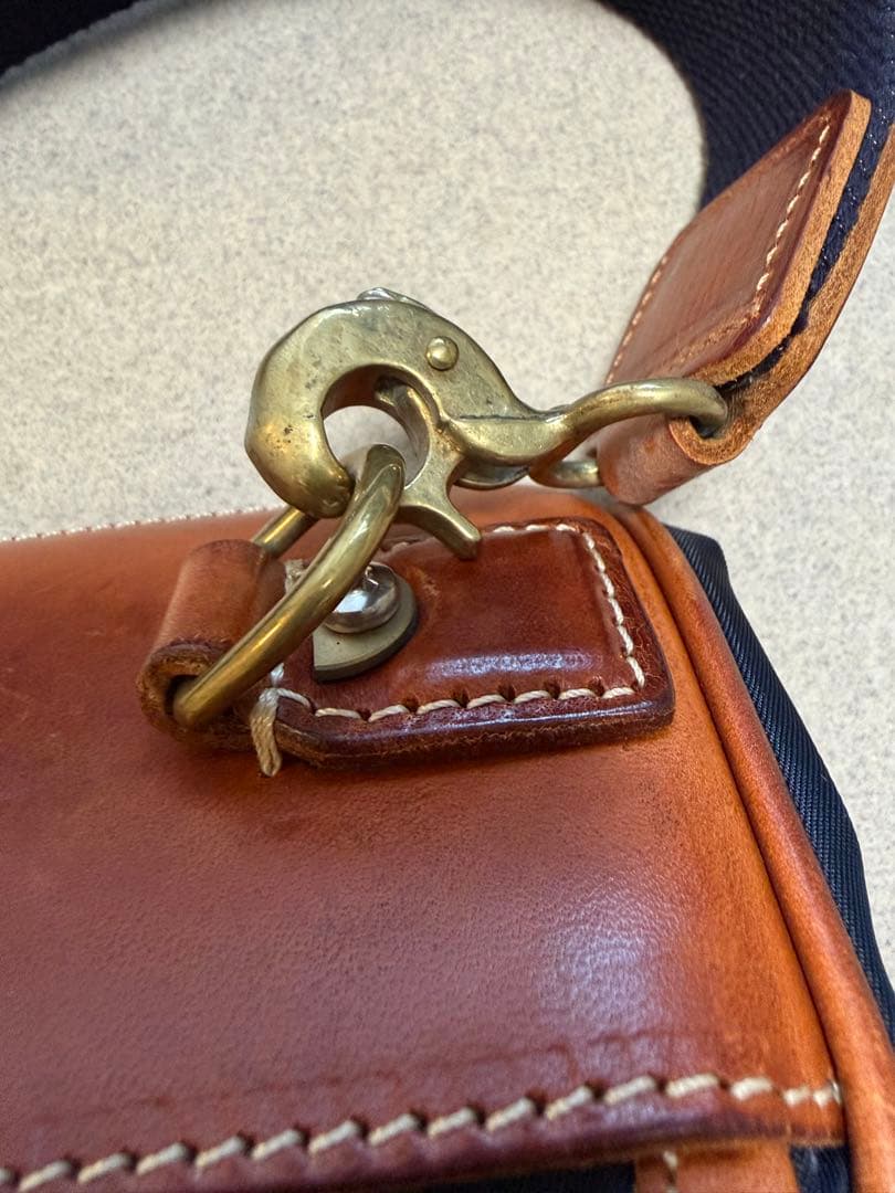 メルカリ市割中！フェリージ Felisi ナイロン ガーメントバッグ