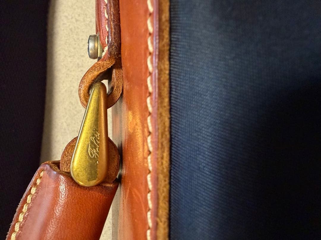 メルカリ市割中！フェリージ Felisi ナイロン ガーメントバッグ