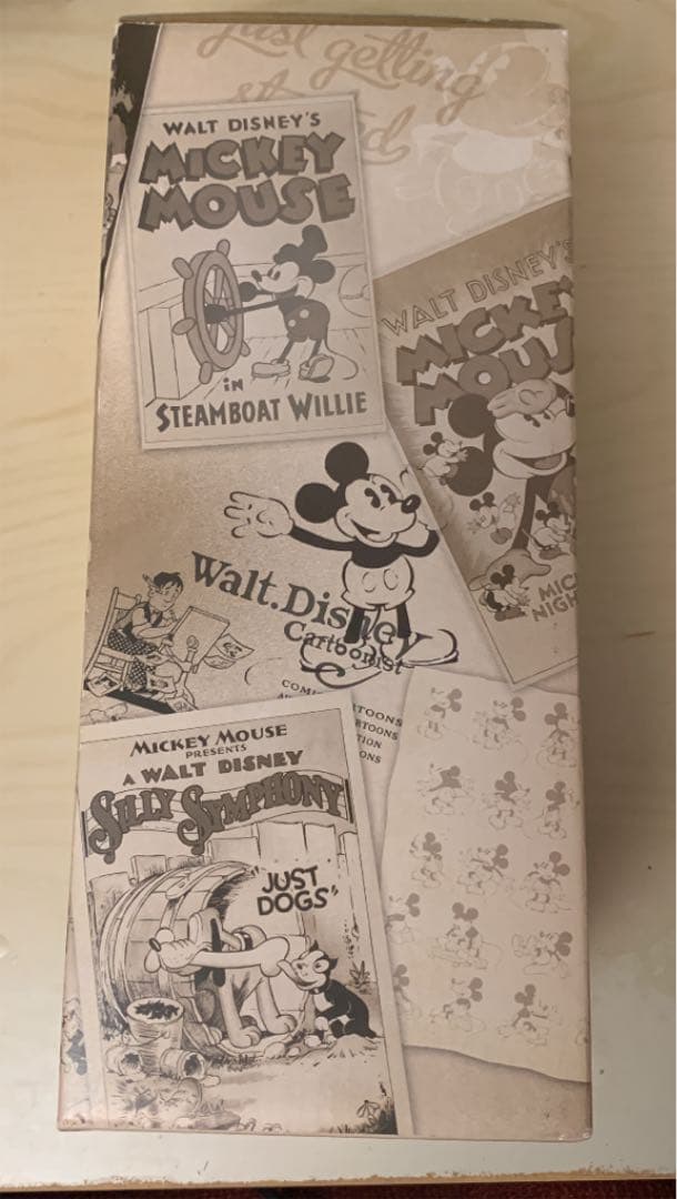 値下げウォルトとミッキー　ストーリーテラー像