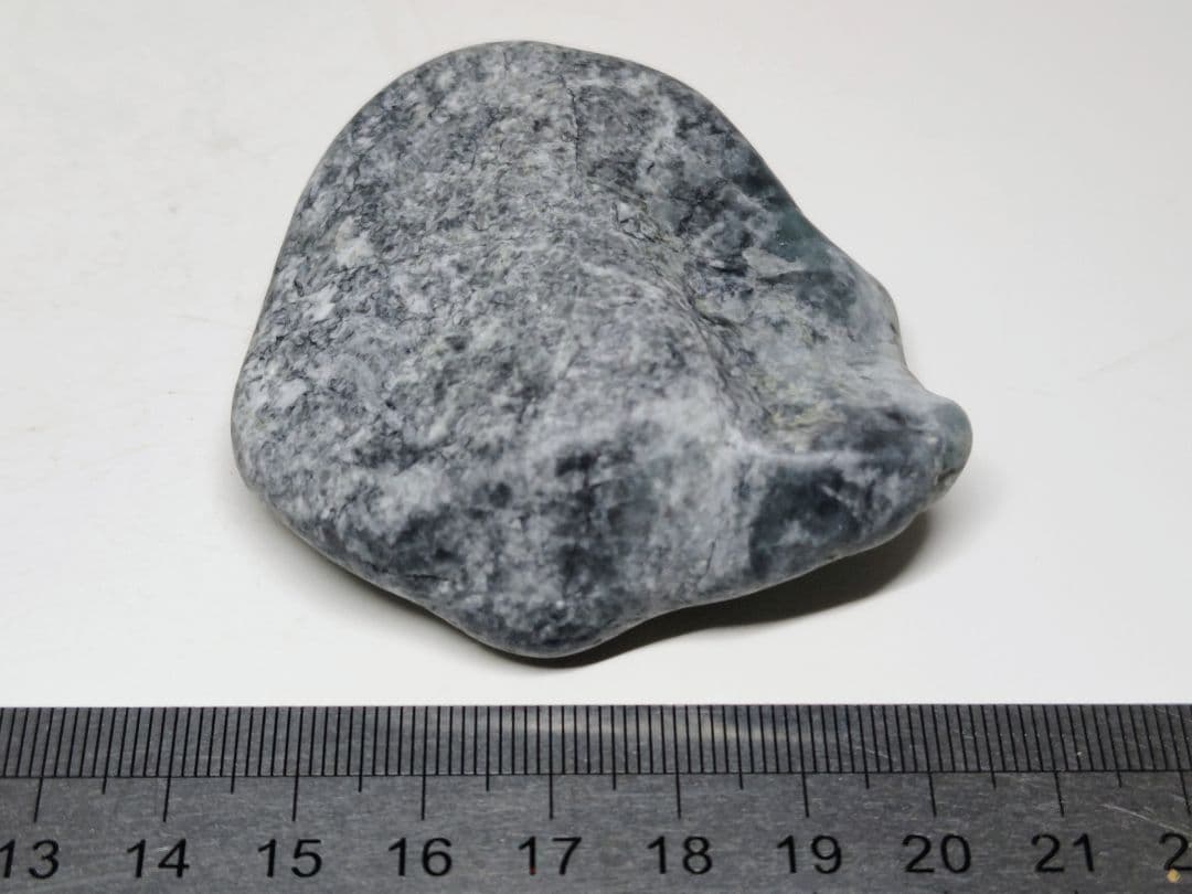 糸魚川159 翡翠 131g ヒスイ 原石 鑑賞石 自然石 誕生石 鉱物 鉱石