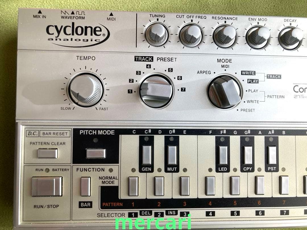 Cyclone Analogic Bass Bot TT-303 mk1 美品