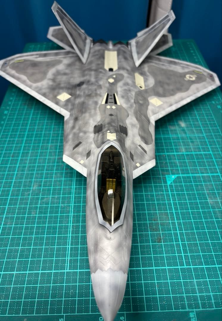 戦闘機　プラモデル　完成品　ハセガワ　1/48 F22 ラプター