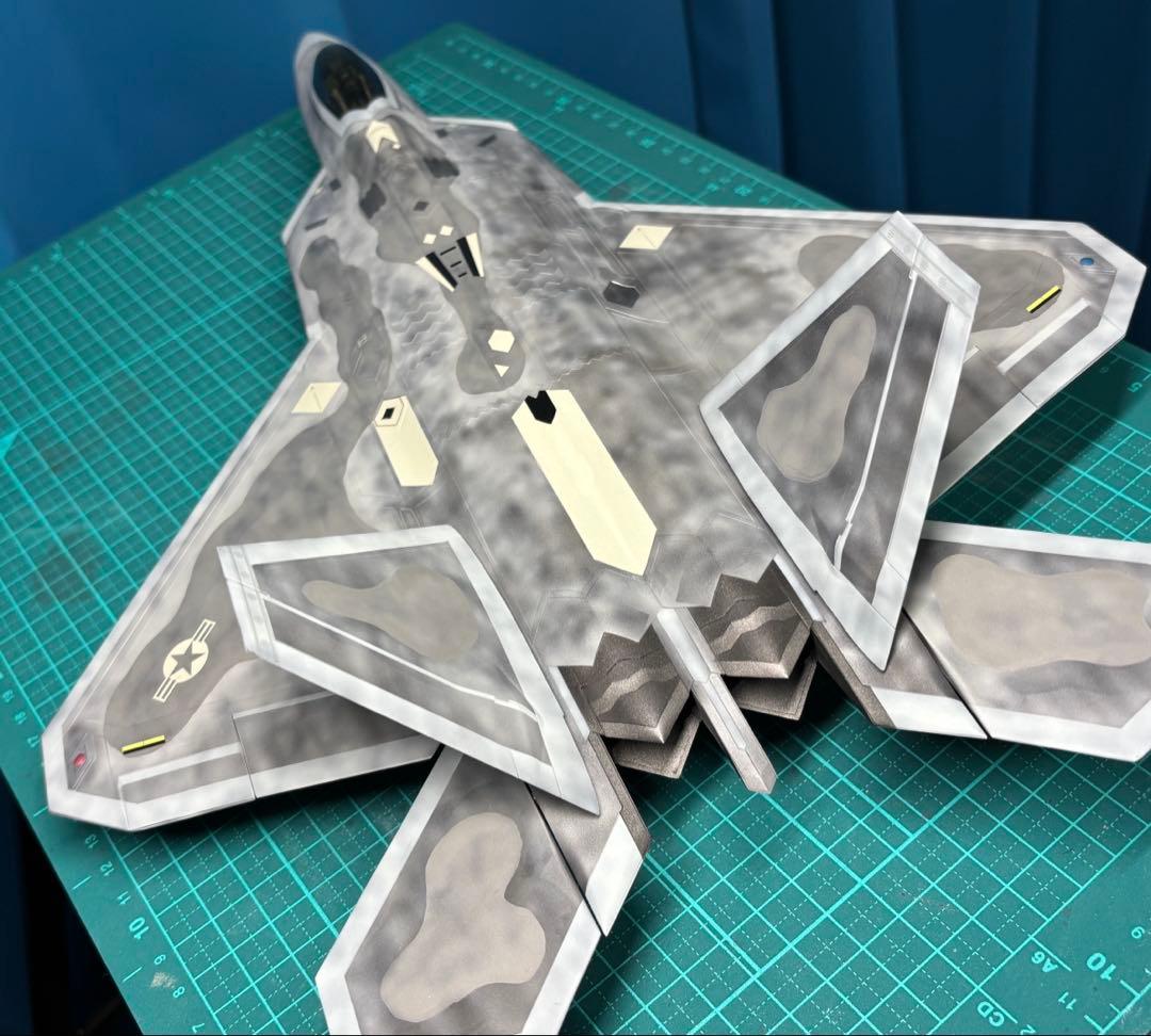 戦闘機　プラモデル　完成品　ハセガワ　1/48 F22 ラプター