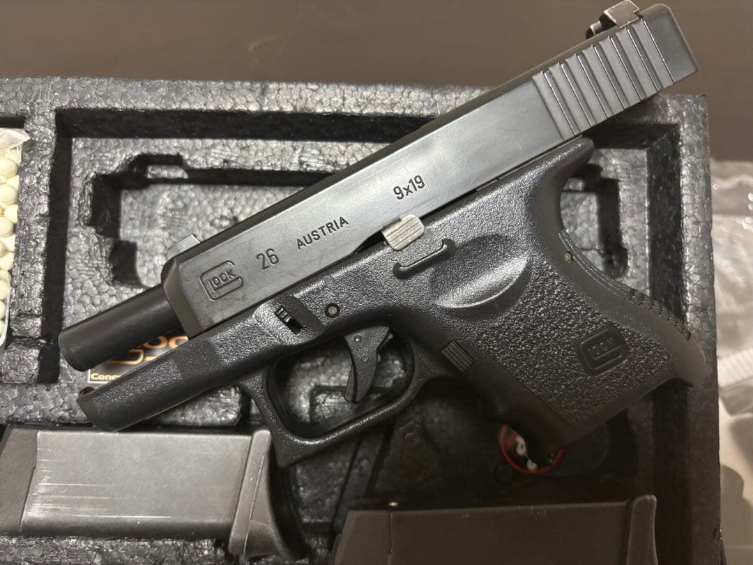 東京マルイガスブローバック　グロック26箱、取説あり