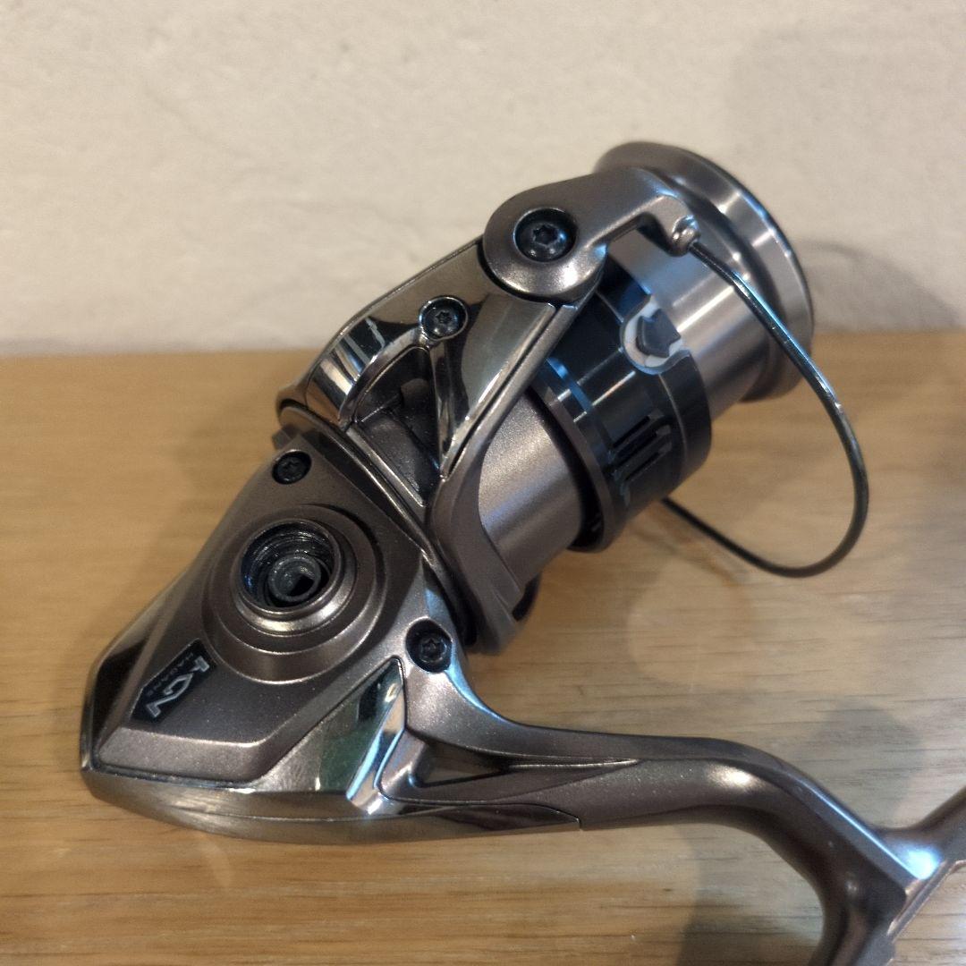 17 コンプレックスCI4+ 2500S F6 シマノ