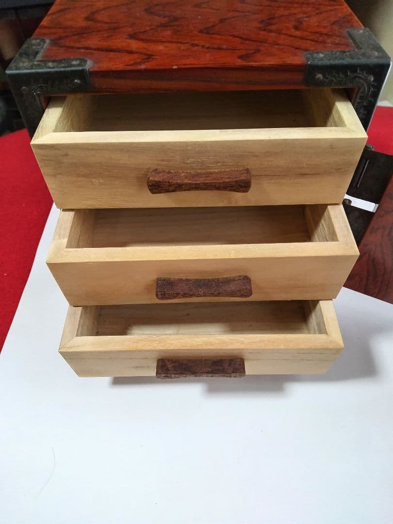 伝統的な仙台箪笥 アダチ工芸 製作所の工芸品