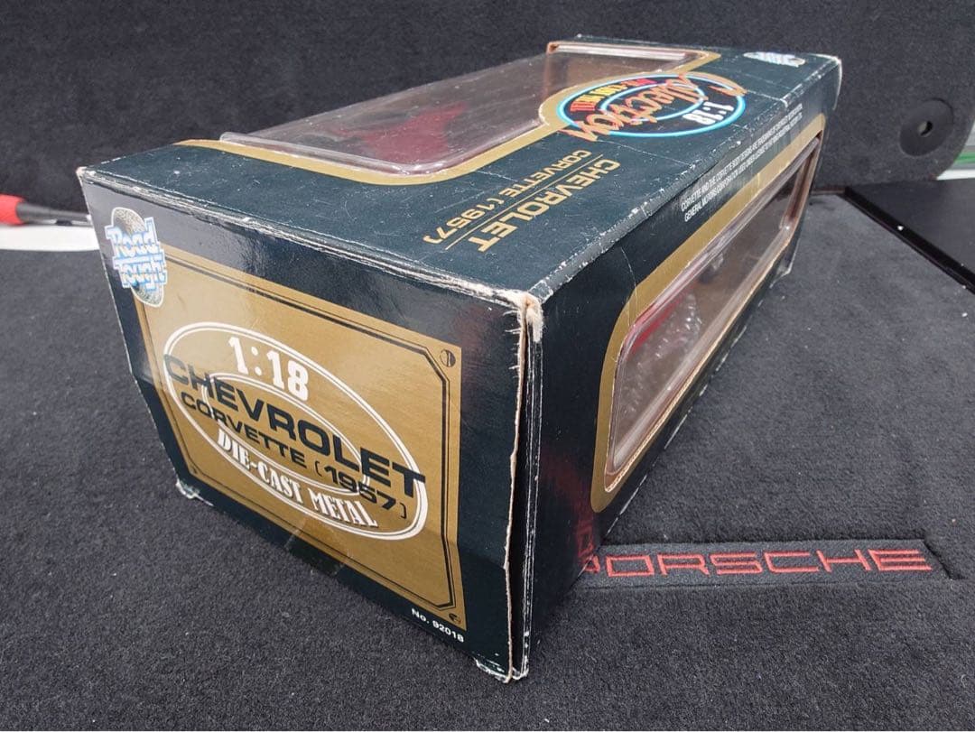 Road Tough 1/18ミニカー シボレーコルベット　1957 レッド