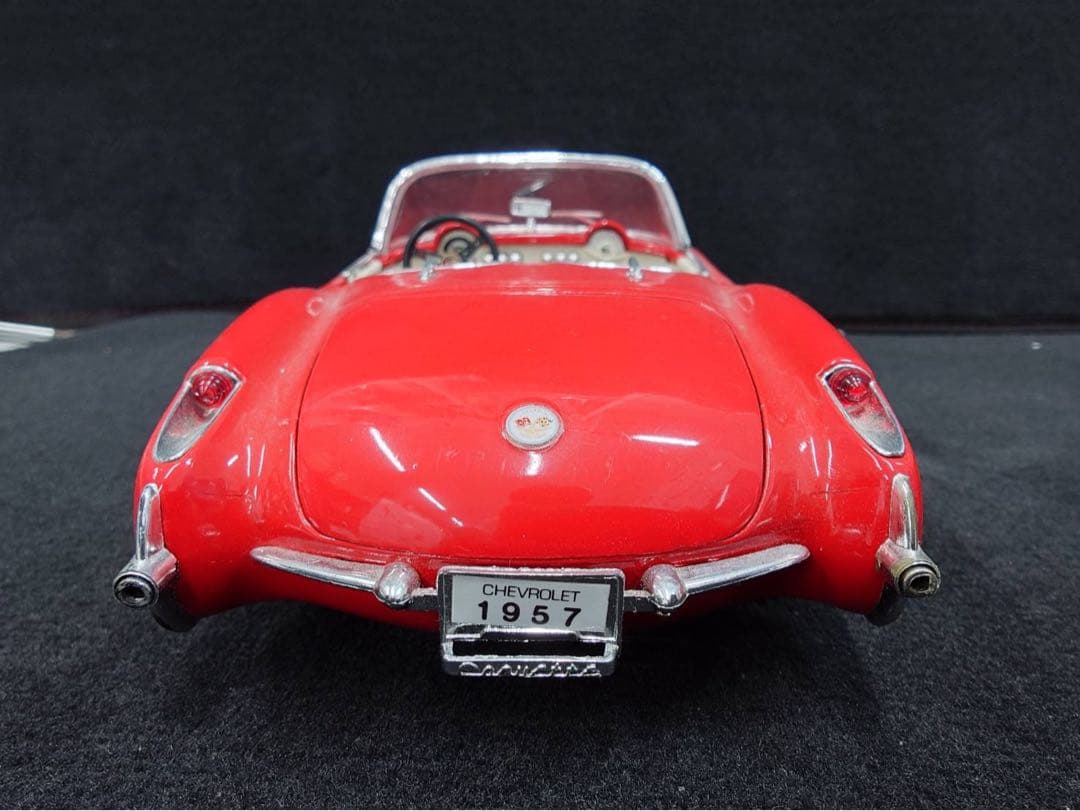 Road Tough 1/18ミニカー シボレーコルベット　1957 レッド