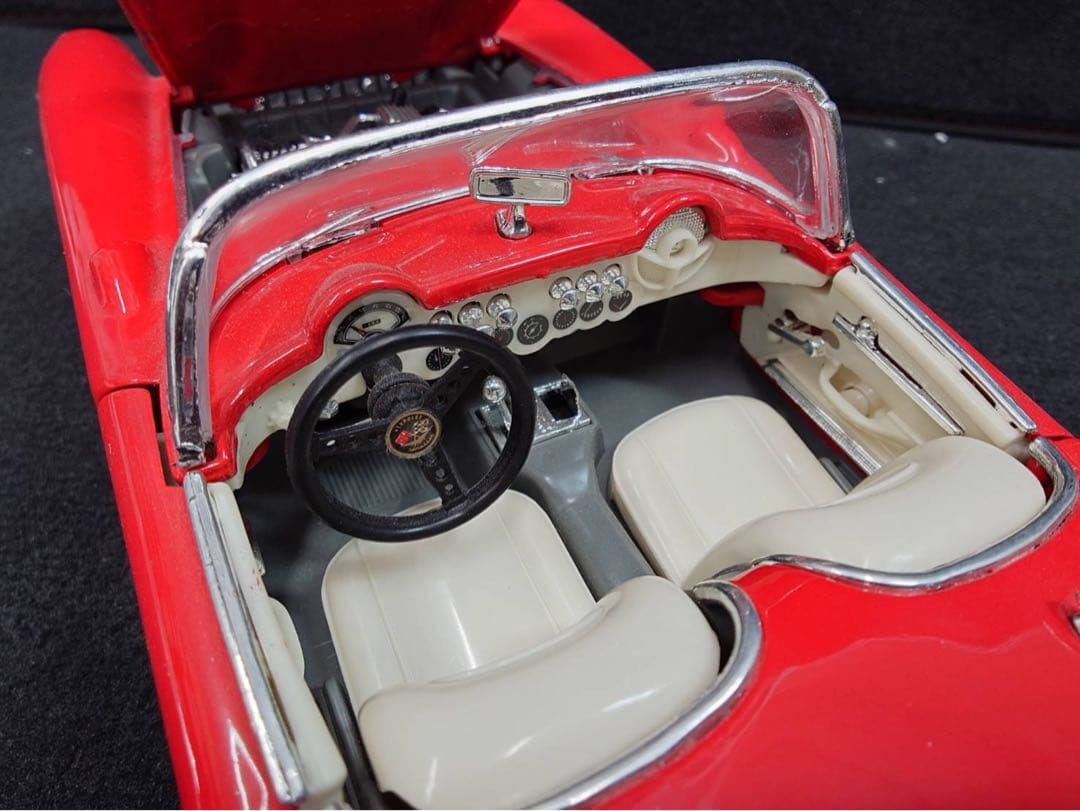 Road Tough 1/18ミニカー シボレーコルベット　1957 レッド