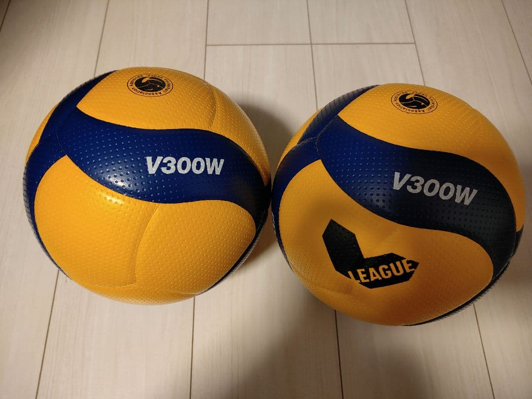 美品　ミカサ(MIKASA) バレーボール 5号 国際公認球　ケース付