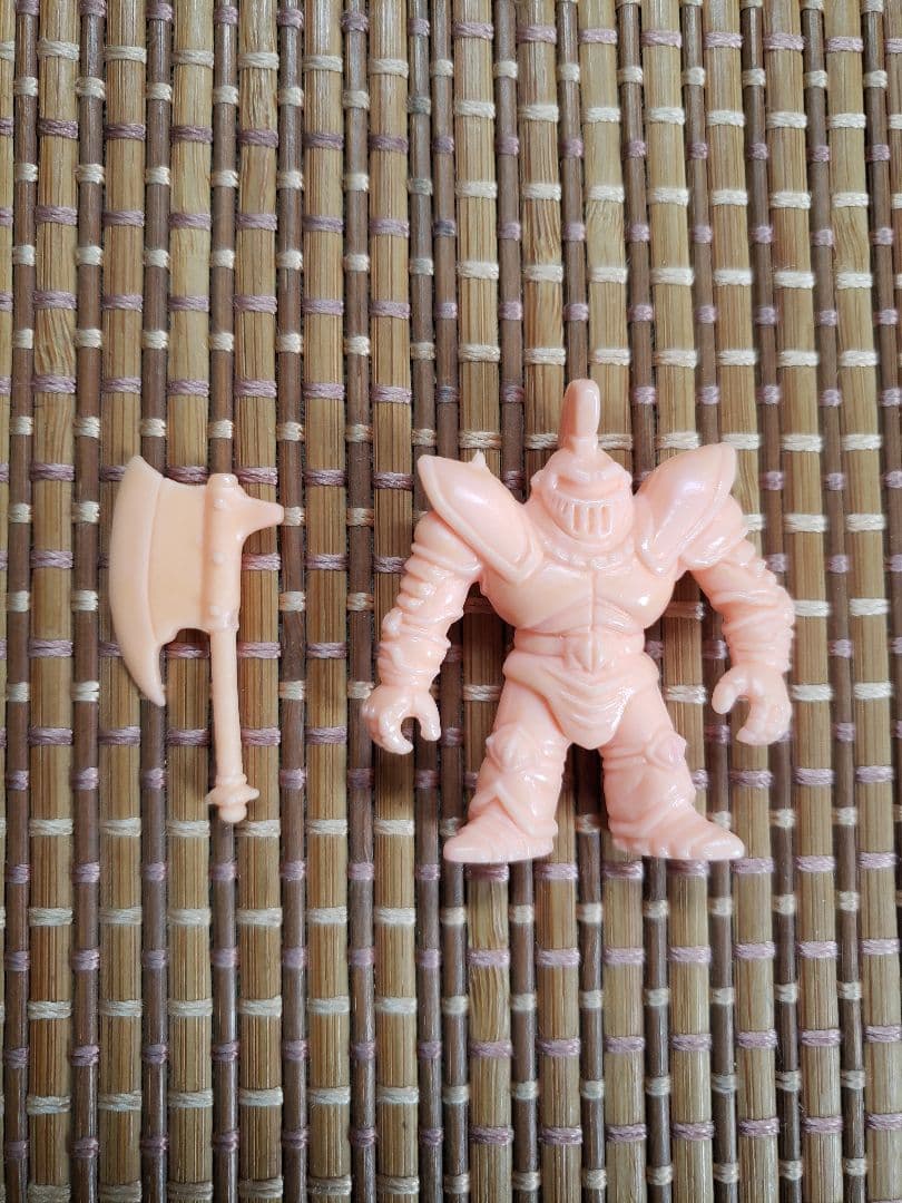 ドラゴンクエスト消しゴムアベル伝説悪魔の鎧ペールオレンジ　肌色　ファミコン　食玩