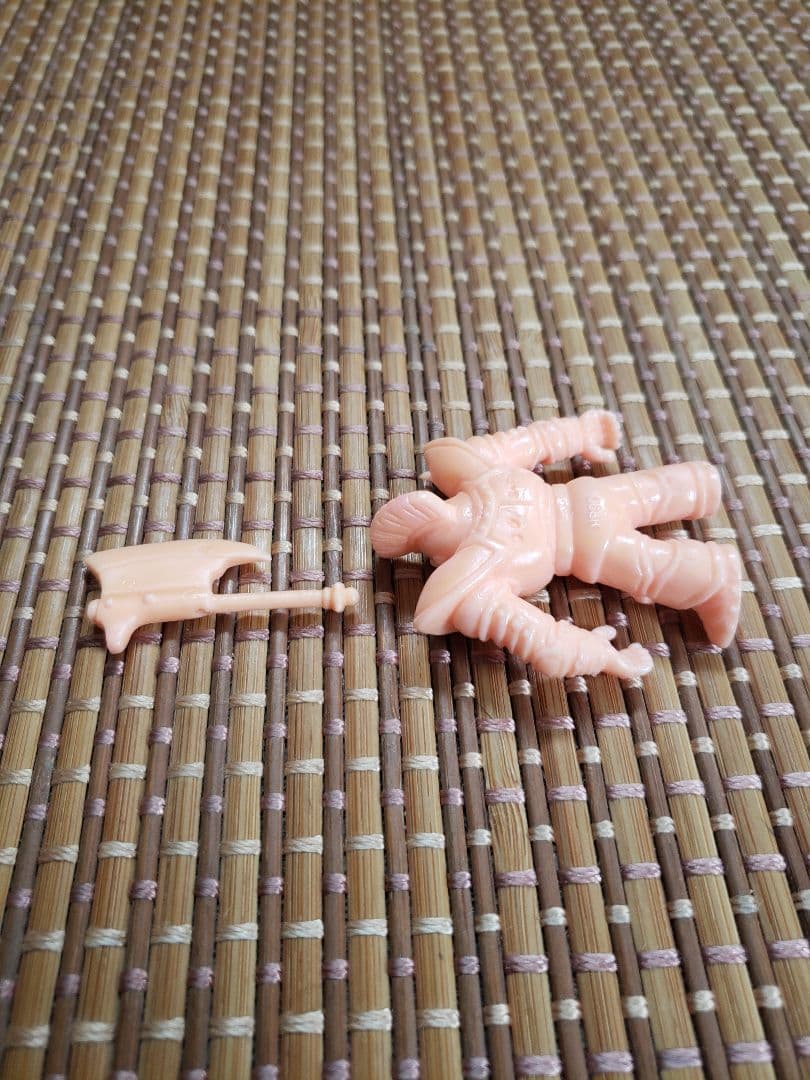 ドラゴンクエスト消しゴムアベル伝説悪魔の鎧ペールオレンジ　肌色　ファミコン　食玩