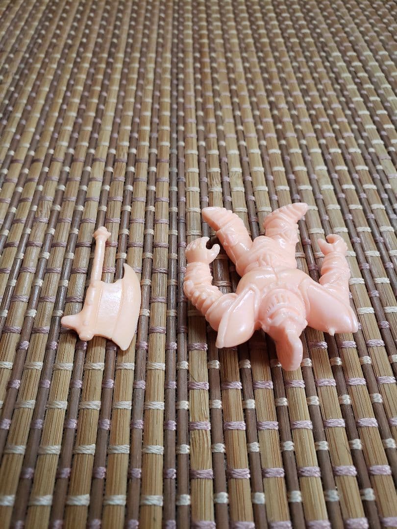 ドラゴンクエスト消しゴムアベル伝説悪魔の鎧ペールオレンジ　肌色　ファミコン　食玩