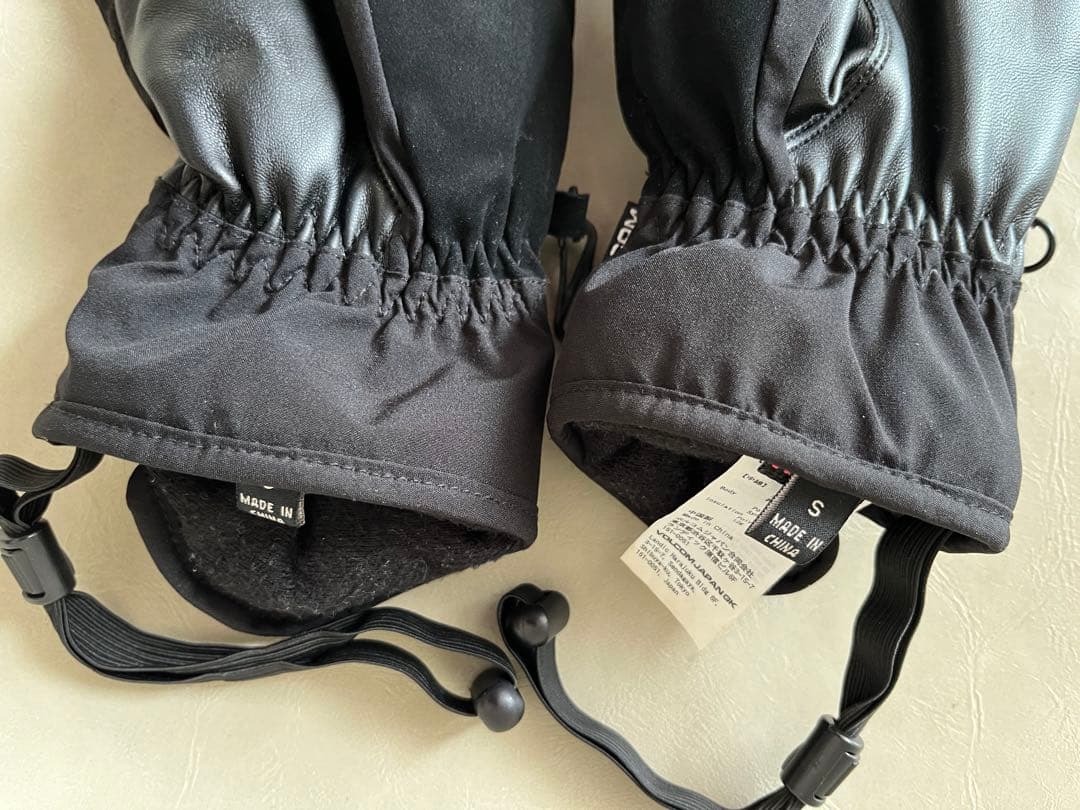 VOLCOM スノーボードウェア セットアップ　グローブ付き