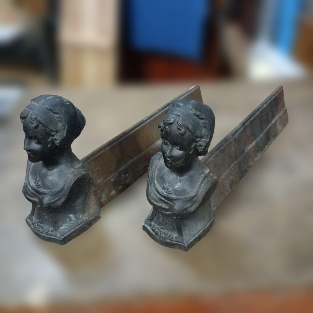 5107）ヴィンテージ　鋳鉄製のファイヤードッグ　ファイアドッグ　暖炉用品