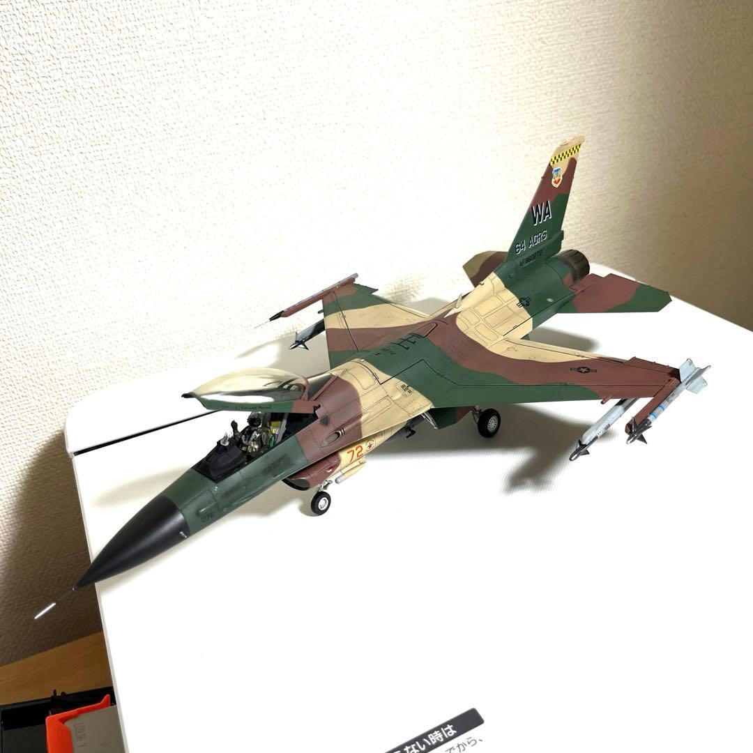 戦闘機プラモデル完成品1/48タミヤF-16アグレッサー