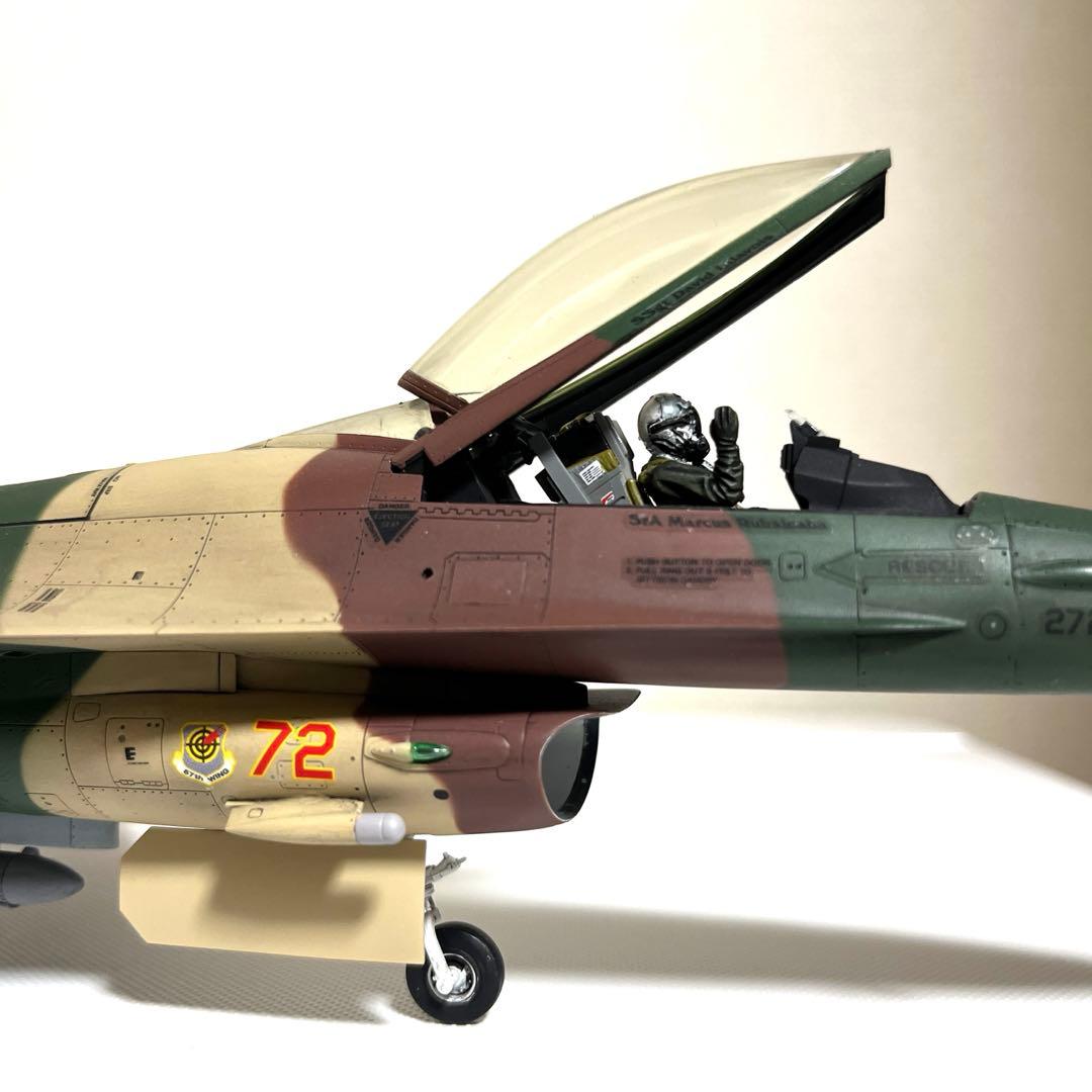戦闘機プラモデル完成品1/48タミヤF-16アグレッサー