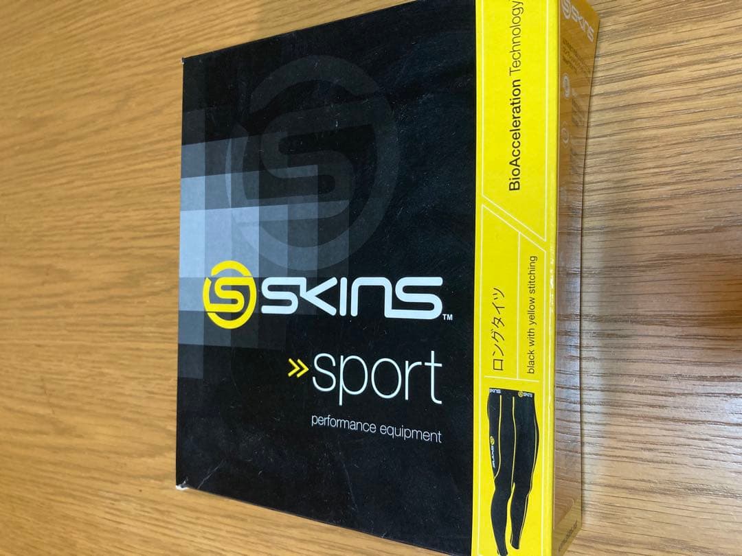 skins コンプレッション　着圧　インナー　 新品　ロングタイツ　Lサイズ