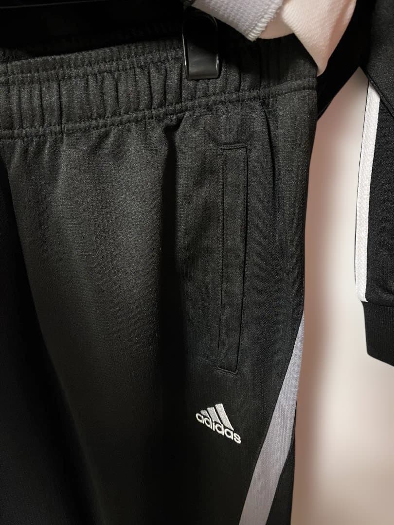 adidas ジャージ上（O）下（Ｌ）サイズ違いセット ブラック/ホワイト