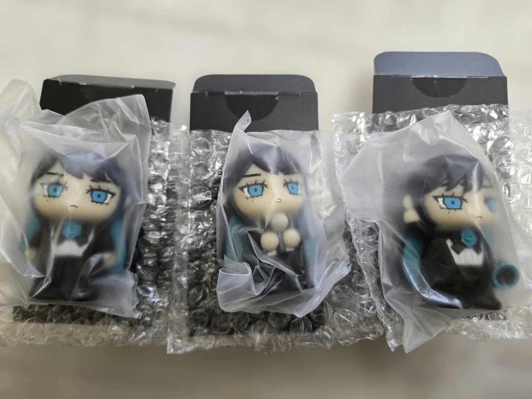 Adoドームツアー 2025 SS席特典ブローチ&どこでもadoフィギアセット