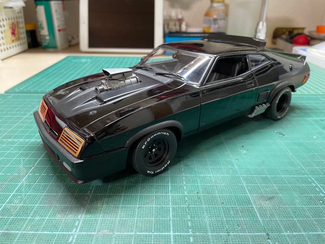 マッドマックス　インターセプター　オートアート製　1/18ミニカー