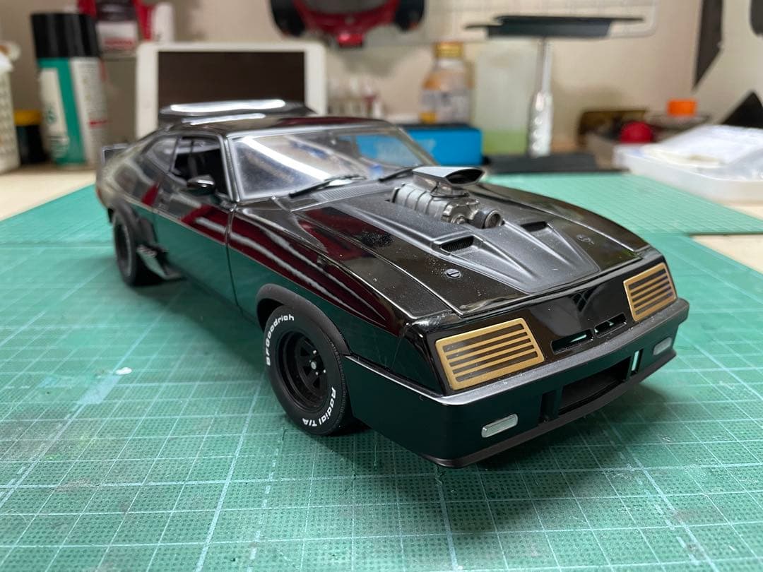マッドマックス　インターセプター　オートアート製　1/18ミニカー