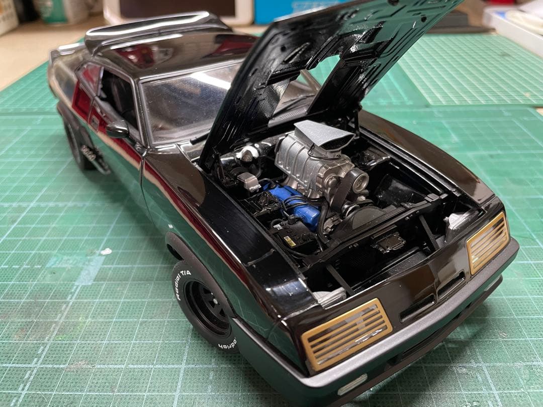 マッドマックス　インターセプター　オートアート製　1/18ミニカー