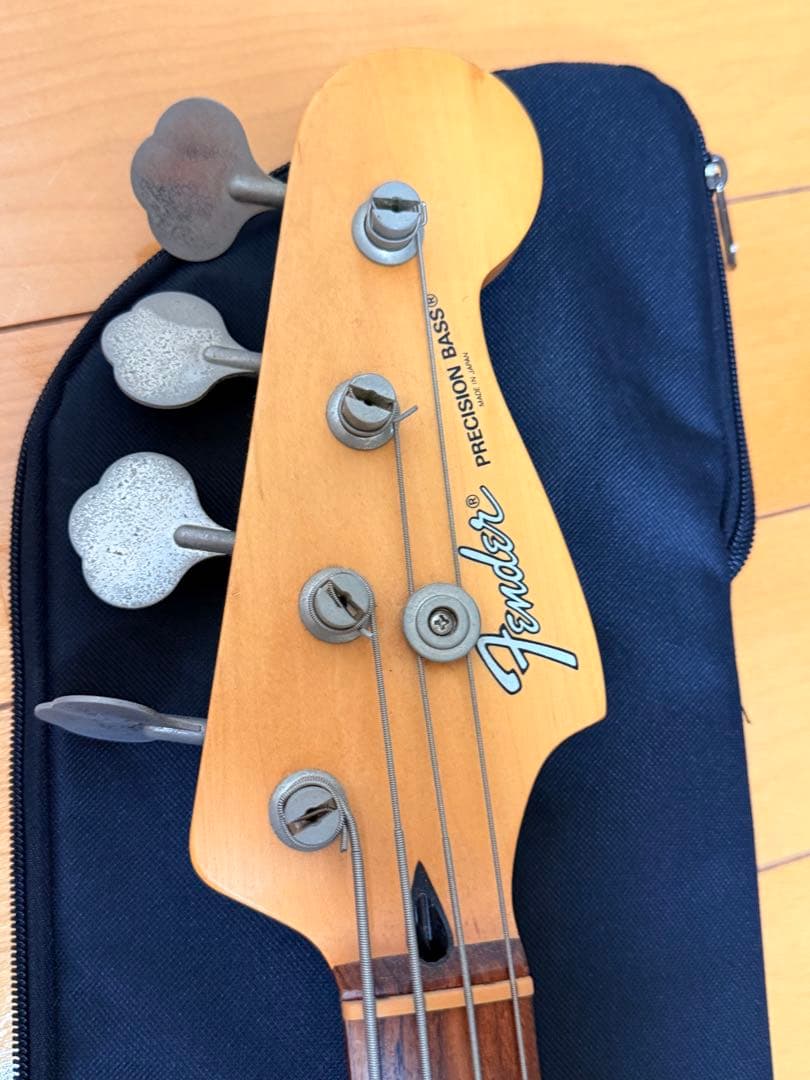 ベース Fender Japan Precision Bass