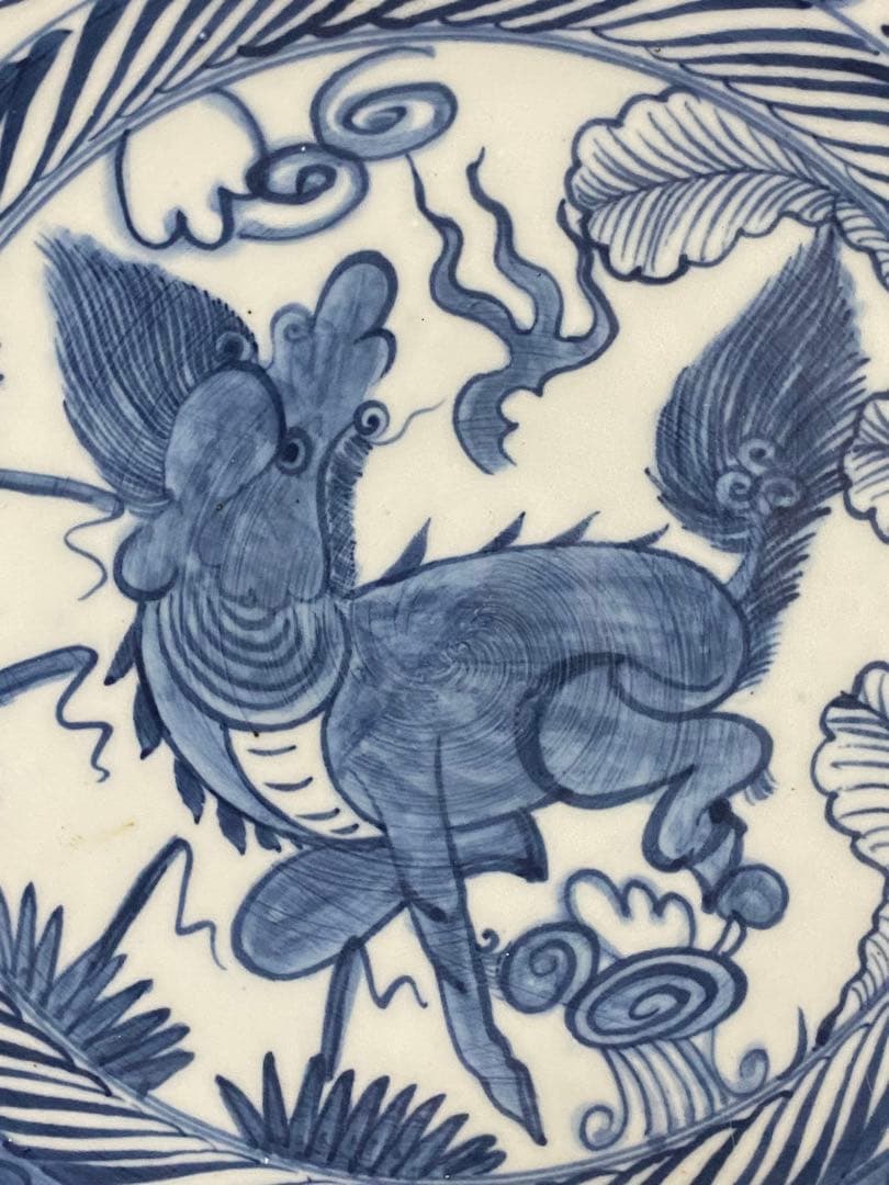 清朝　青白磁の神話的生物の皿　セット2枚