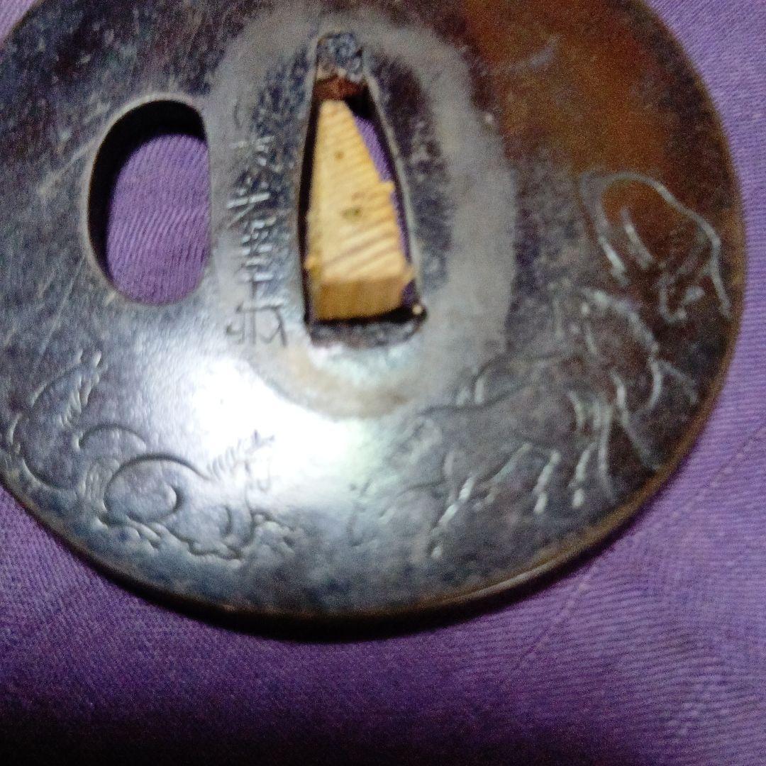 後藤光孝在銘。馬の彫刻デザイン付き　赤銅鍔