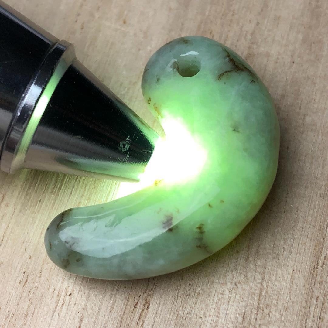 勾玉 翡翠　ヒスイ　糸魚川　翡翠　ケース付き