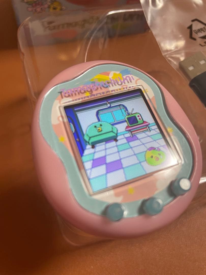 Tamagotchi Uni ピンク USBケーブル付き