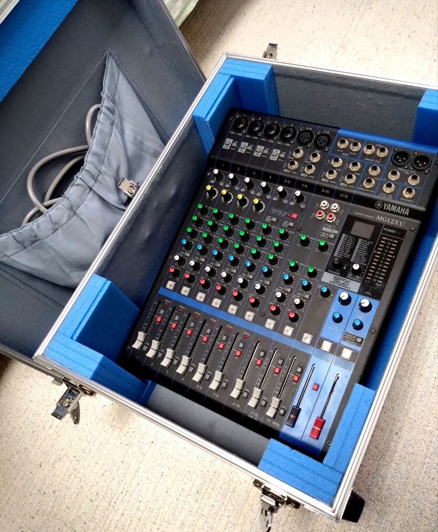 値下げしました☆ヤマハ MG12XU 12チャンネルミキサー【アルミケース付き】