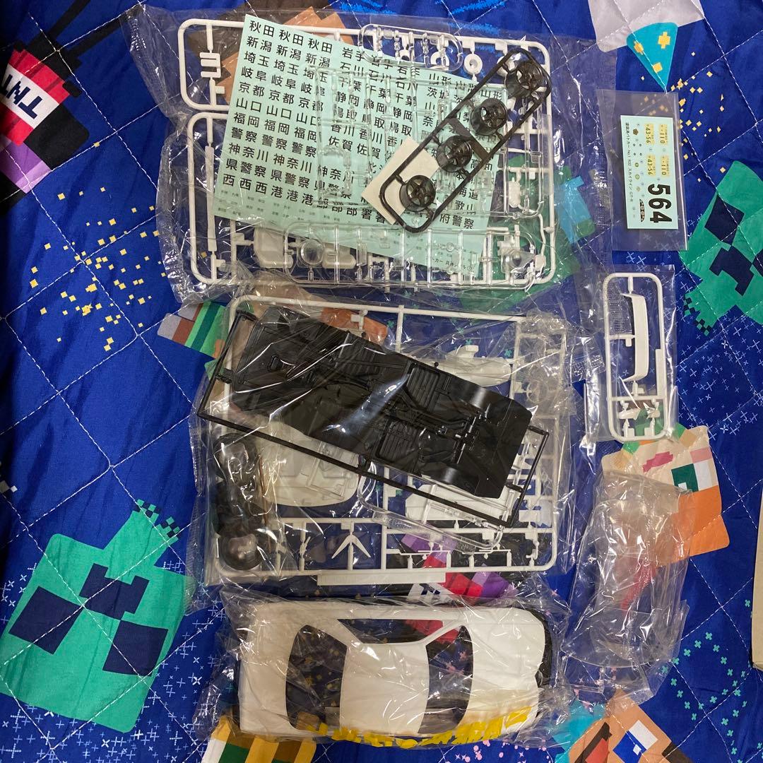 アオシマ 1/24 塗装済み　R32スカイラインGT-R