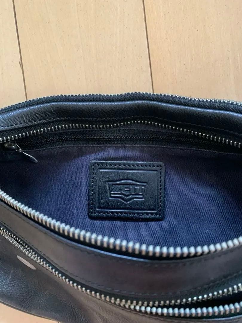 ZETT ボディバッグ