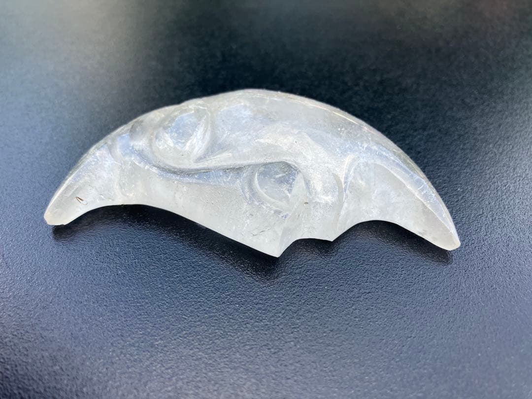 水晶　三日月　モチーフ