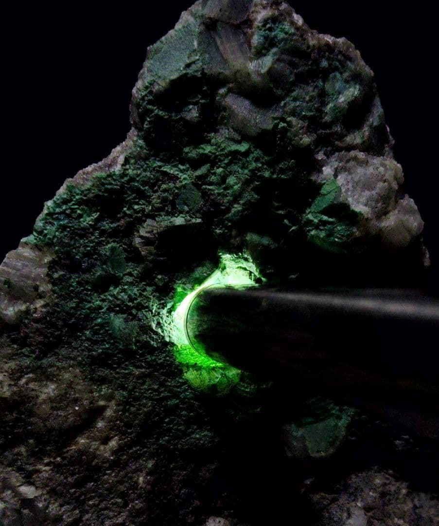 ★国産マラカイト原石★孔雀石【秩父鉱山・大黒ズリ3,128ｇ】