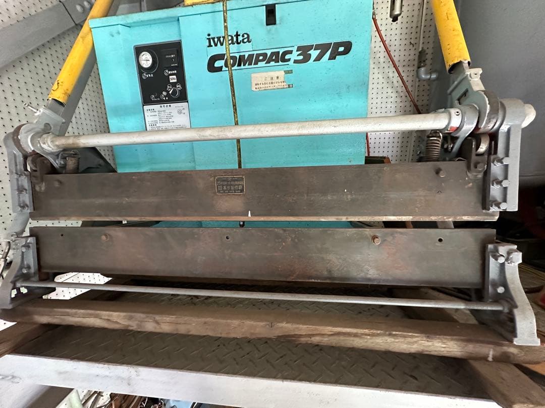 板金ベンダー　高田製作所　折曲げ機　ブリキ　板金　プレス