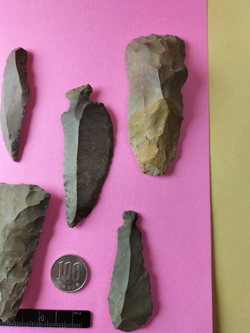 旧石器時代セット (出土品)石匙、石ナイフ、三角型石器、石銛、5点  頁岩